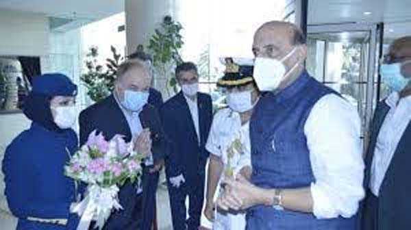 राजनाथ ने ईरानी रक्षा मंत्री के साथ तेहरान में द्विपक्षीय बैठक की